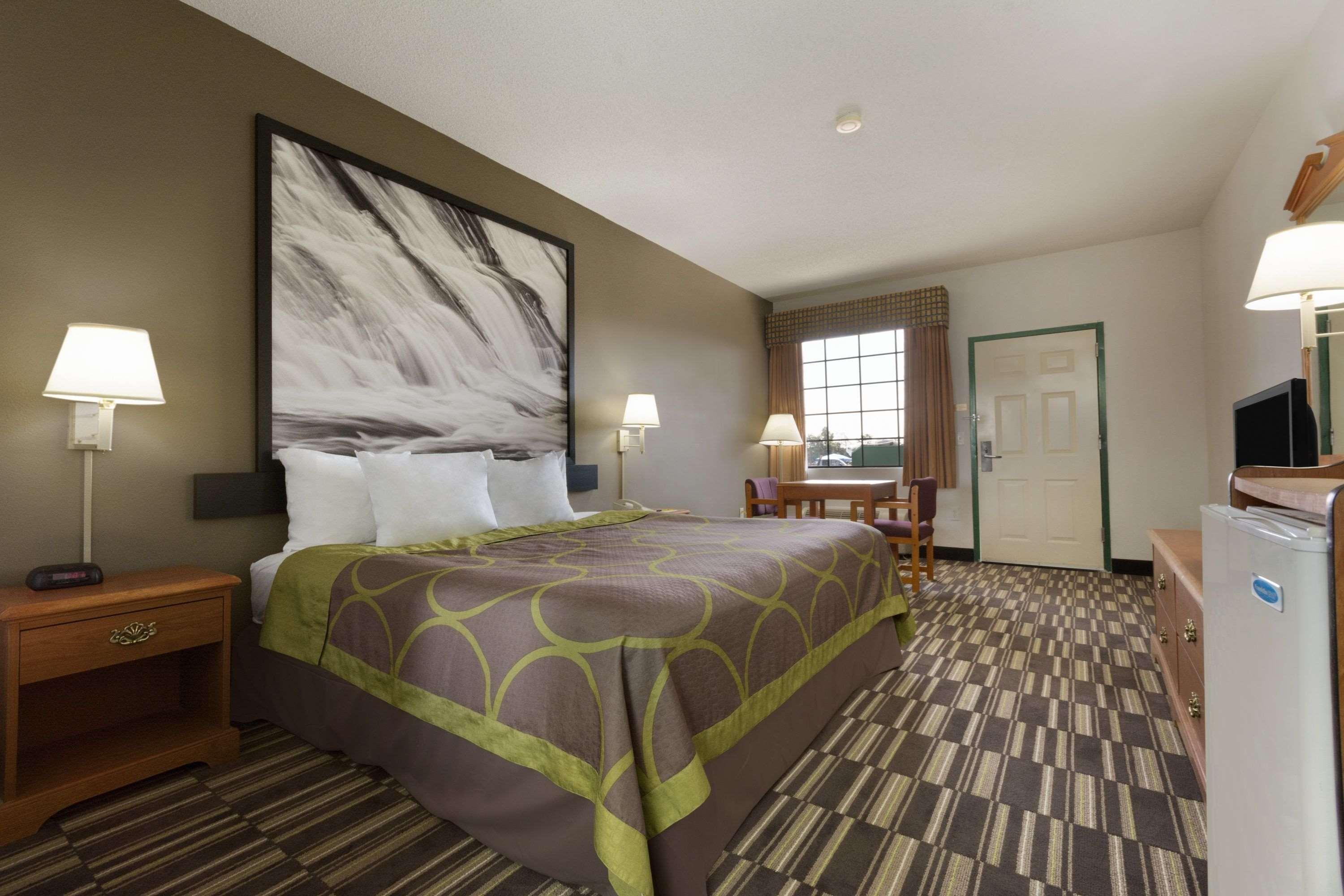 Super 8 By Wyndham Chatsworth/Dalton Экстерьер фото