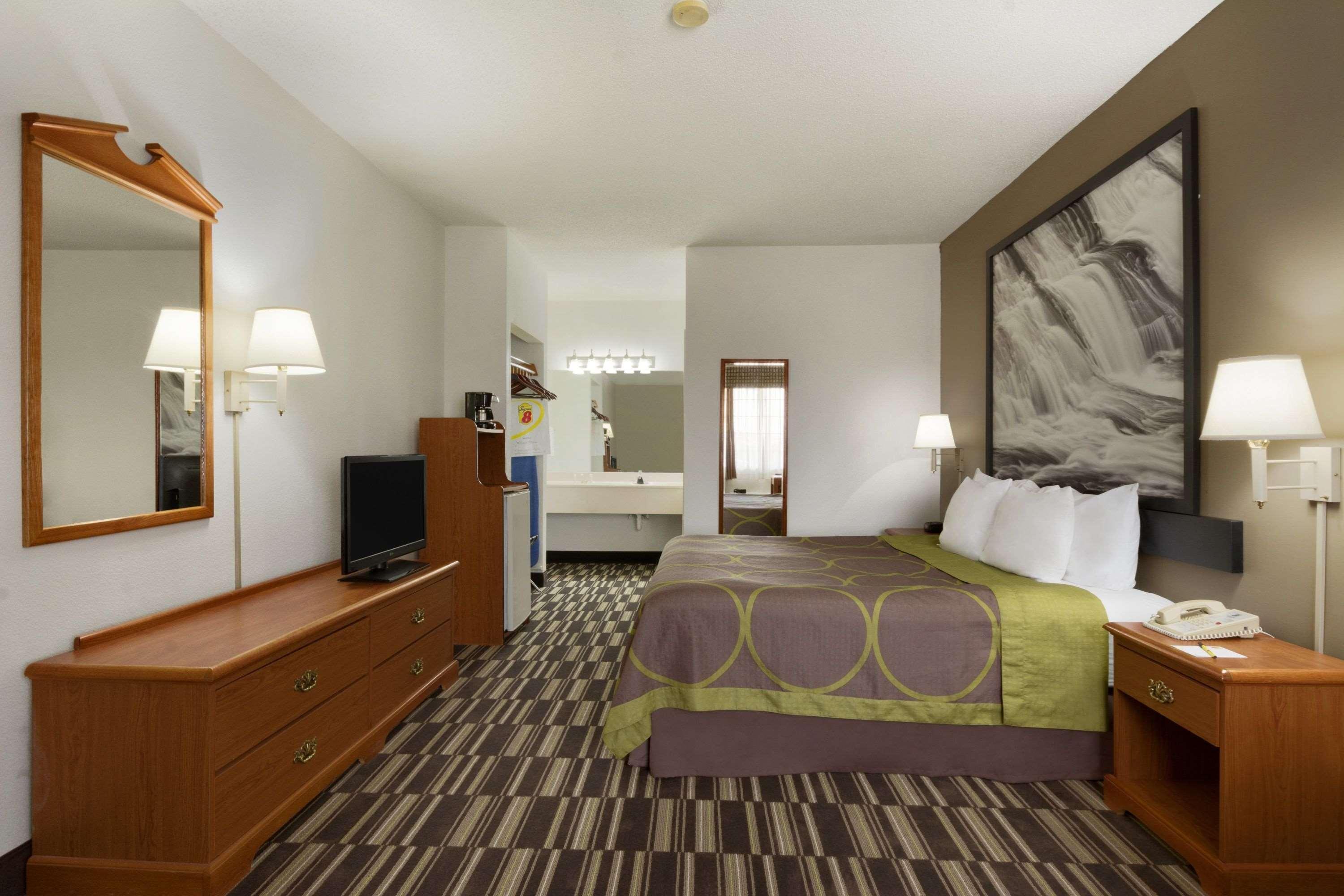 Super 8 By Wyndham Chatsworth/Dalton Экстерьер фото