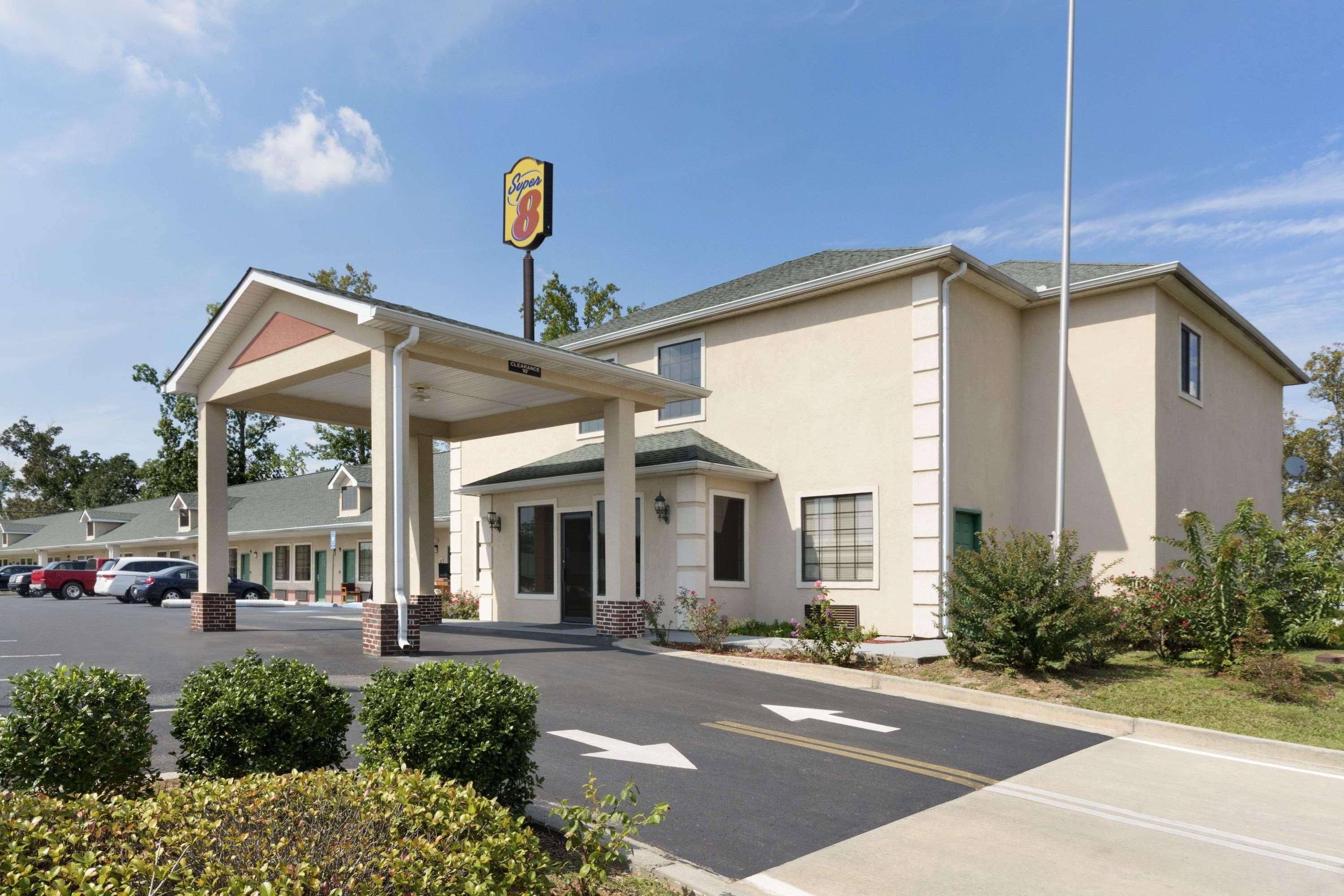 Super 8 By Wyndham Chatsworth/Dalton Экстерьер фото