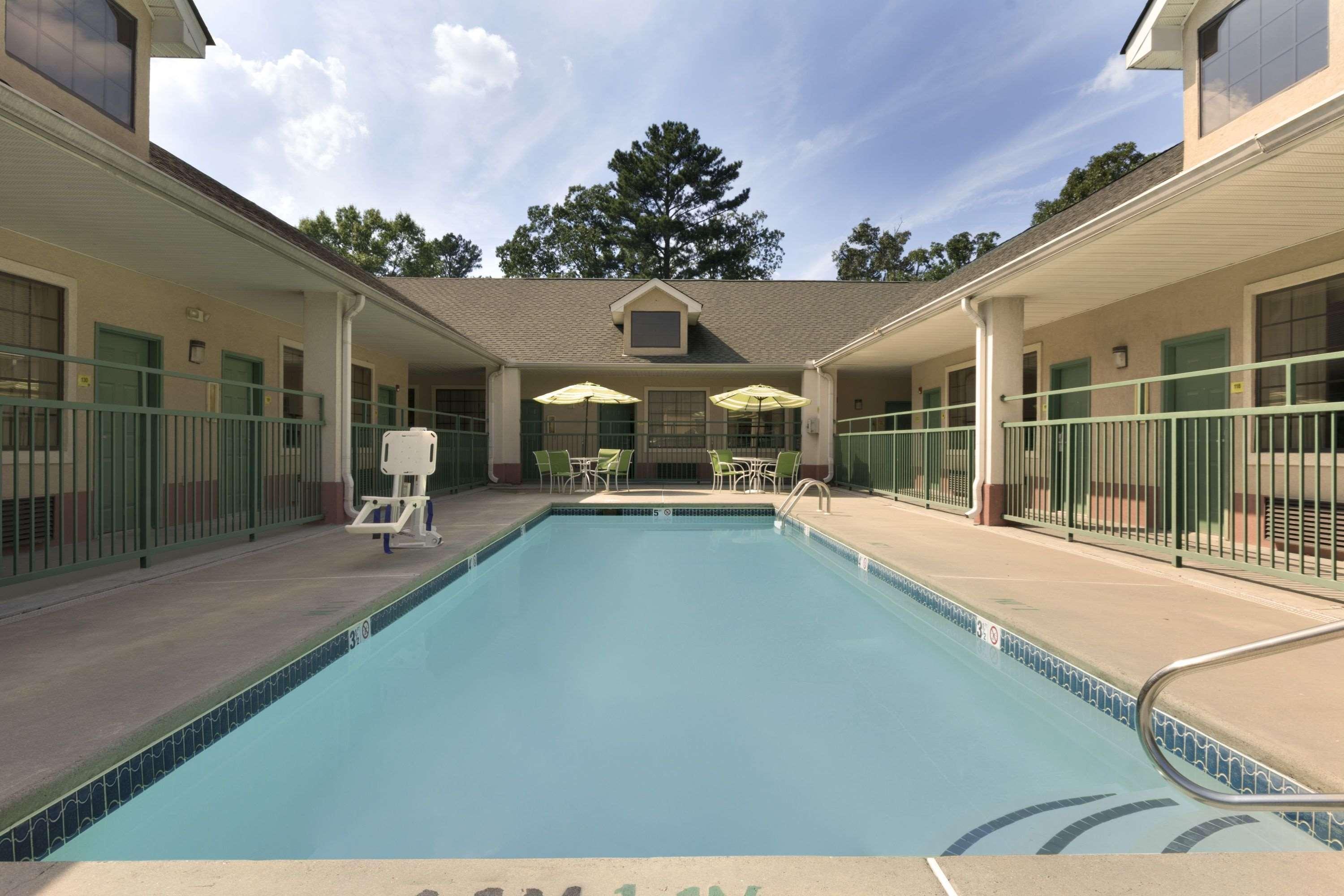 Super 8 By Wyndham Chatsworth/Dalton Экстерьер фото
