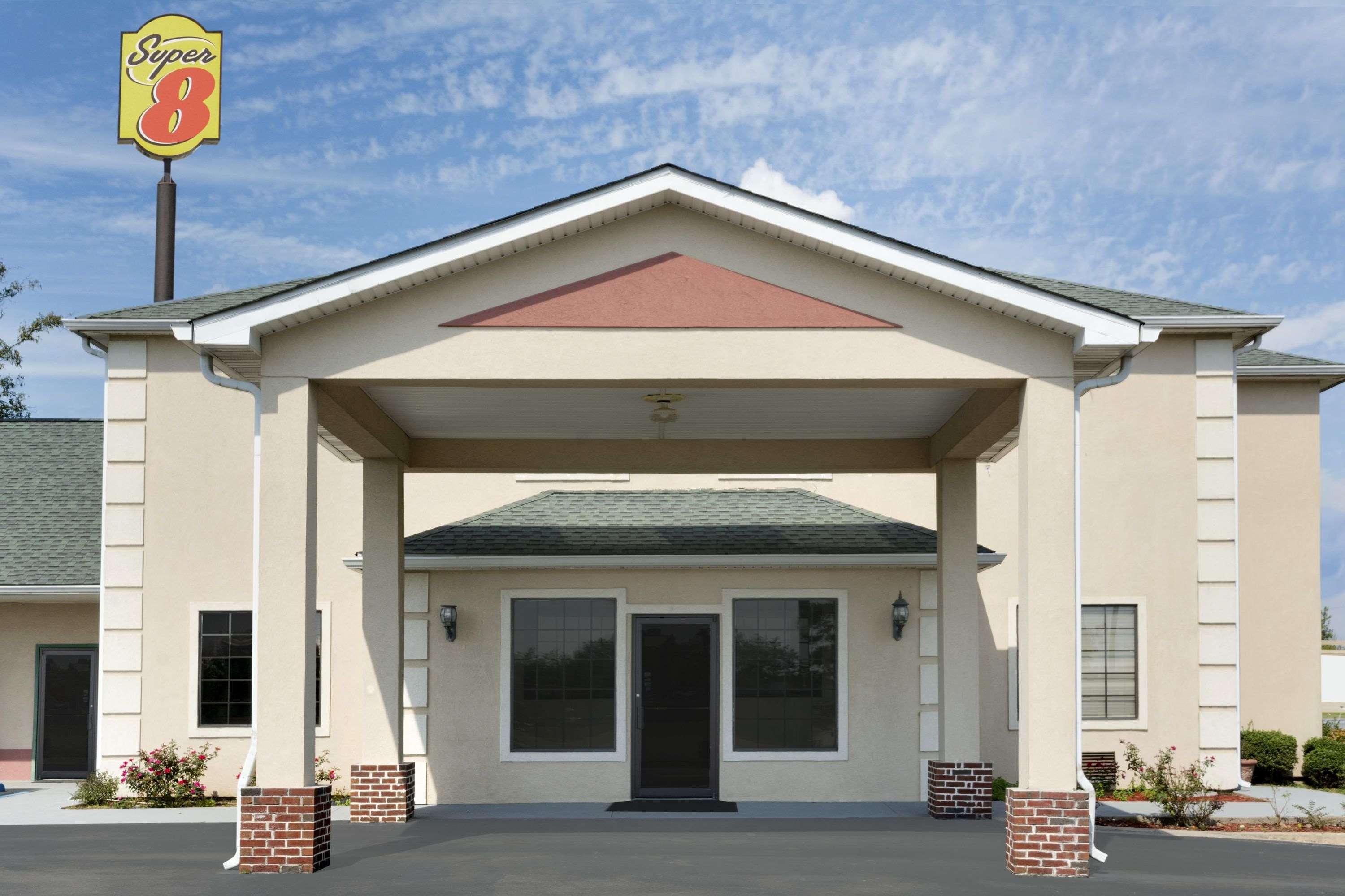 Super 8 By Wyndham Chatsworth/Dalton Экстерьер фото